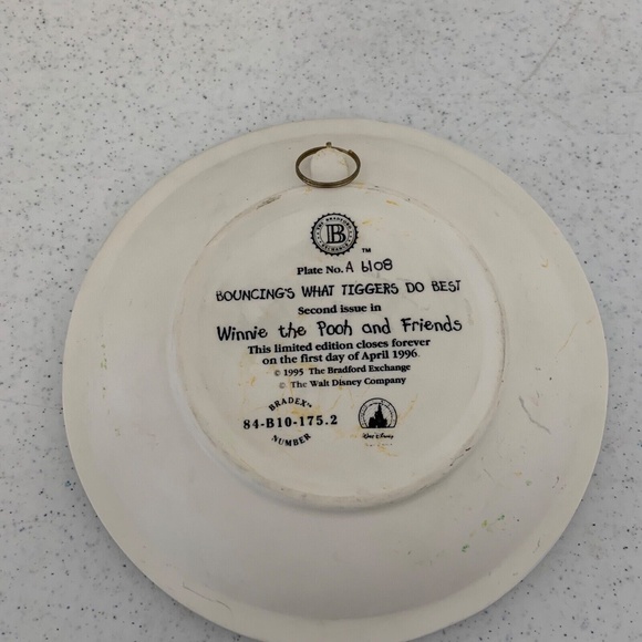 Vintage Disney Bouncing's What Tiggers Do Best Winnie the Pooh Decor - Picture 4 of 7